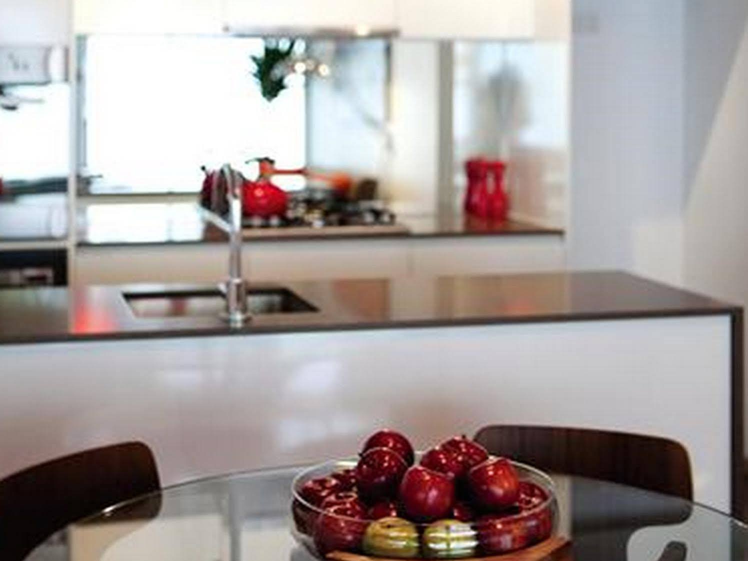 Rnr Serviced Apartments North Мельбурн Экстерьер фото